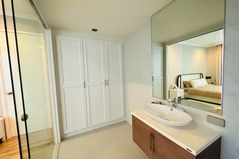 Condo in Hua Hin, Thailand, 2 bedrooms  № 145330 - photo 17