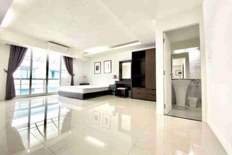 Condo in Bangkok, Thailand, 2 bedrooms № 183627 - photo 7