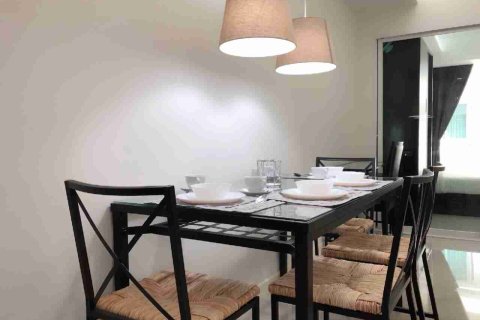 Condo in Bangkok, Thailand, 2 bedrooms  № 183625 - photo 8