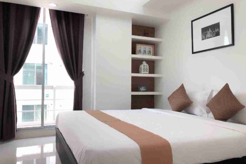 Condo in Bangkok, Thailand, 2 bedrooms  № 183625 - photo 9