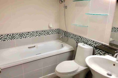 Condo in Bangkok, Thailand, 2 bedrooms  № 183625 - photo 10