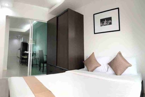 Condo in Bangkok, Thailand, 2 bedrooms  № 183625 - photo 11