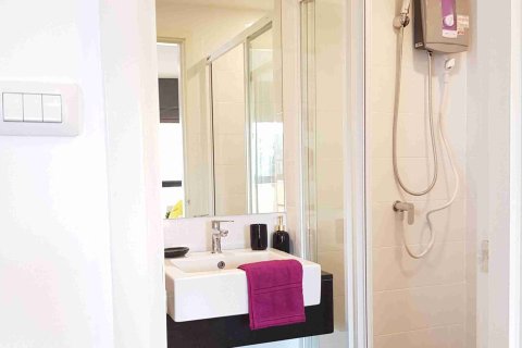 Condo in Thonburi, Bangkok, Thailand, 1 bedroom № 183621 - photo 8