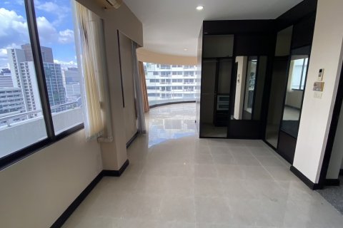 Condo in Watthana, Bangkok, Thailand, 6 bedrooms № 200805 - photo 18