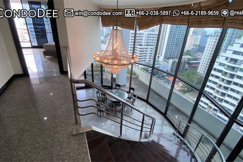 Condo in Watthana, Bangkok, Thailand, 6 bedrooms № 200805 - photo 1