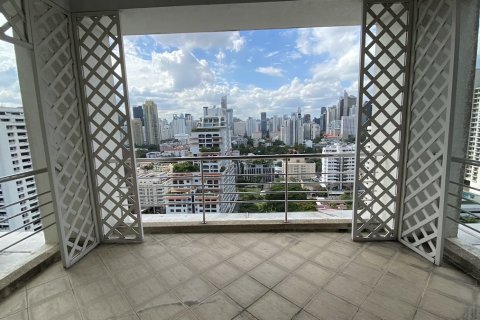 Condo in Watthana, Bangkok, Thailand, 6 bedrooms № 200805 - photo 3