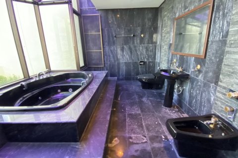 Condo in Watthana, Bangkok, Thailand, 6 bedrooms № 200805 - photo 9