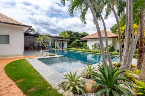 Villa in Hua Hin, Thailand 5 bedrooms № 168319 - photo 6