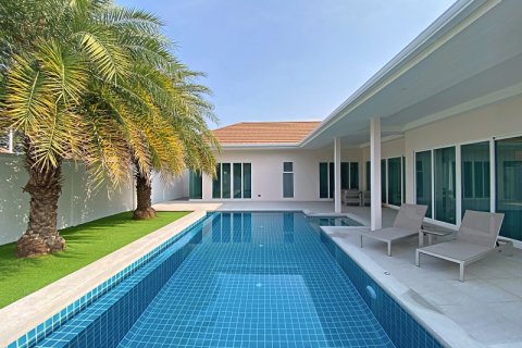 Villa in Hua Hin, Thailand 3 bedrooms № 168285 - photo 2