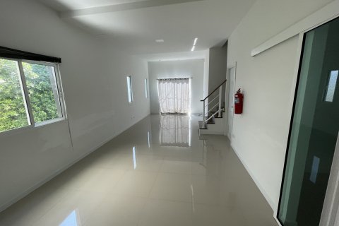 Townhouse à Samut Prakan, Thaïlande 3 chambres № 141949 - photo 2