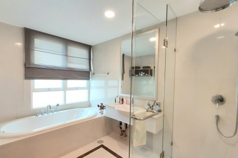 Condo à Watthana, Bangkok, Thaïlande, 2 chambres № 201074 - photo 8