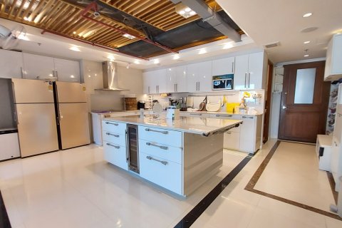 Condo à Watthana, Bangkok, Thaïlande, 3 chambres № 201077 - photo 8