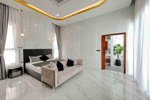 Villa in Phuket, Thailand 4 bedrooms № 141624 - photo 4