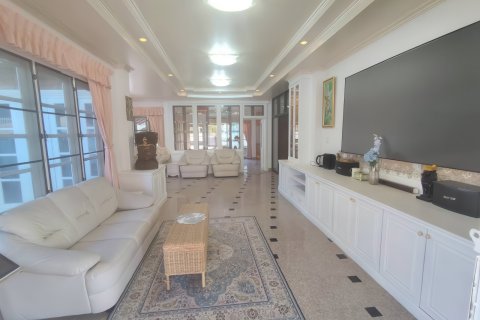 Дом в Паттайе, Таиланд с 9 комнатами  № 164042 - фото 28