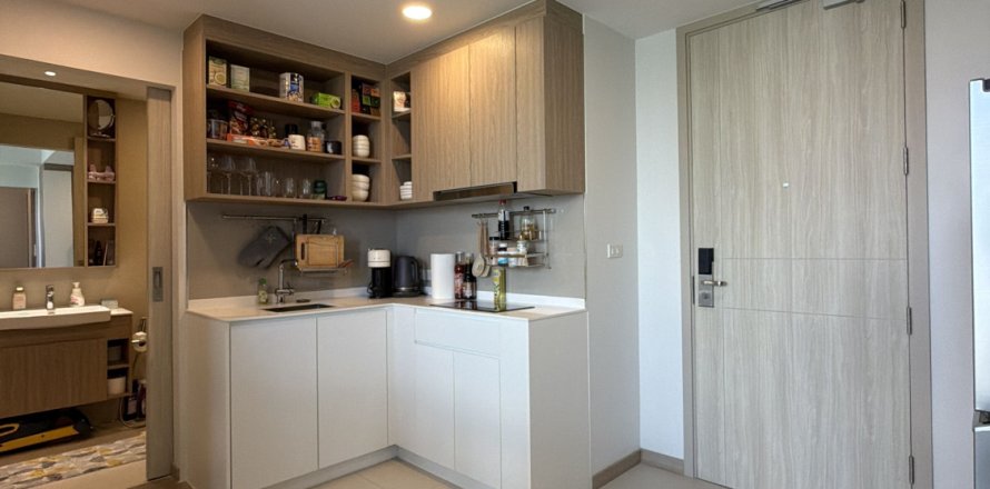 Condo in Phuket, Thailand, 2 bedrooms  № 164048