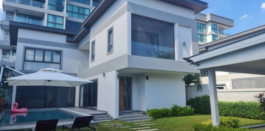 House in Pattaya, Thailand 4 bedrooms № 164044