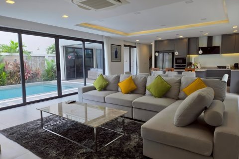 House in Pattaya, Thailand 4 bedrooms № 164044 - photo 4