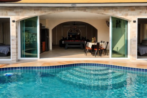 House in Pattaya, Thailand 4 bedrooms № 164043 - photo 2