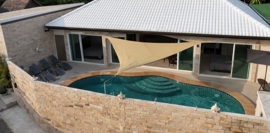 House in Pattaya, Thailand 4 bedrooms № 164043