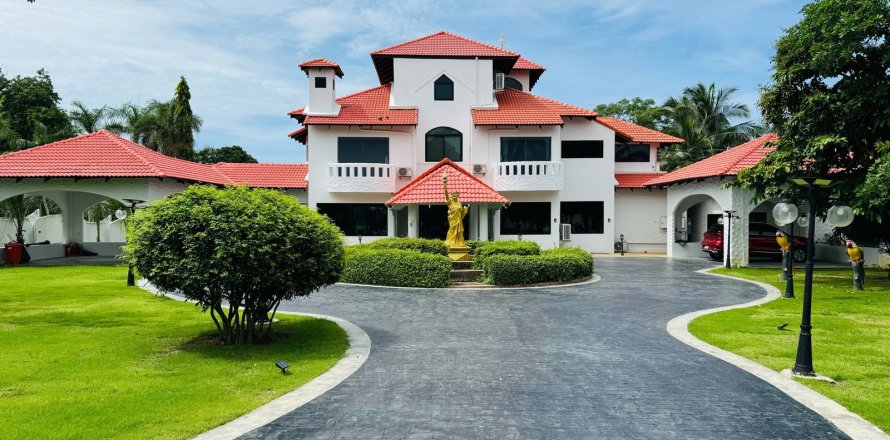 Villa in Pattaya, Thailand 8 bedrooms № 164045
