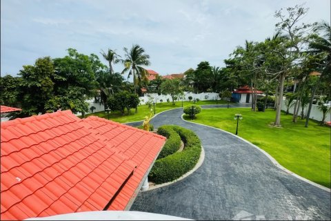 Villa in Pattaya, Thailand 8 bedrooms № 164045 - photo 19