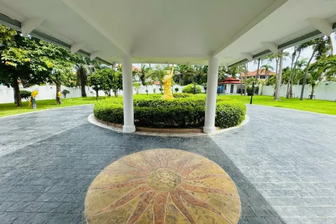 Villa in Pattaya, Thailand 8 bedrooms № 164045 - photo 24