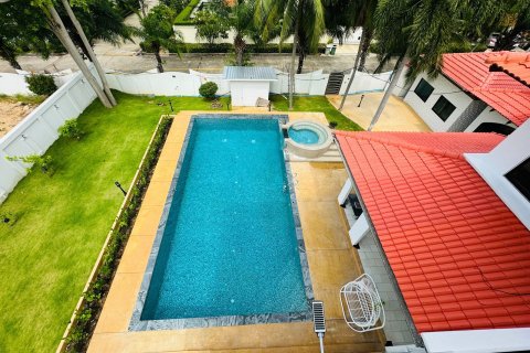 Villa in Pattaya, Thailand 8 bedrooms № 164045 - photo 18