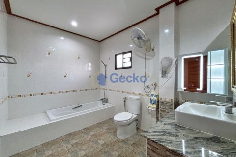 House in Pattaya, Thailand 5 bedrooms № 201866 - photo 15
