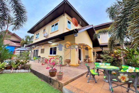 House in Pattaya, Thailand 5 bedrooms № 201866 - photo 2