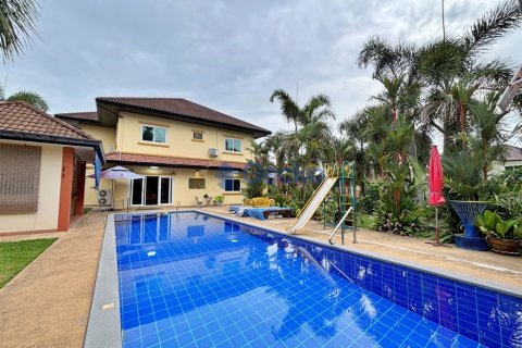 House in Pattaya, Thailand 5 bedrooms № 201866