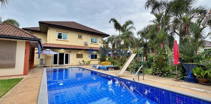 House in Pattaya, Thailand 5 bedrooms № 201866