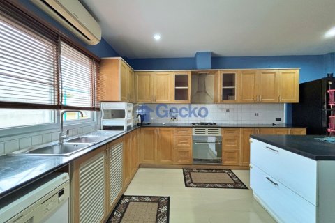 House in Pattaya, Thailand 5 bedrooms № 201866 - photo 10