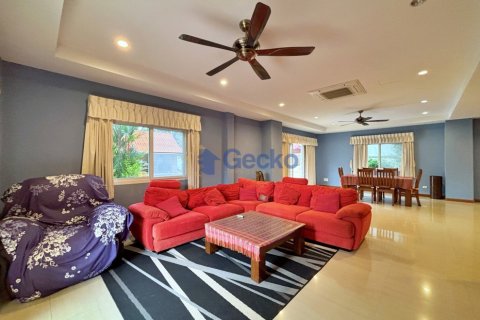 House in Pattaya, Thailand 5 bedrooms № 201866 - photo 4