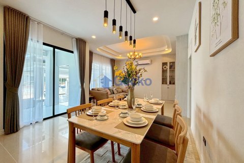 House in Pattaya, Thailand 3 bedrooms № 201865 - photo 5