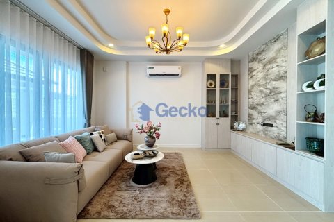 House in Pattaya, Thailand 3 bedrooms № 201865 - photo 8