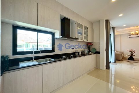 House in Pattaya, Thailand 3 bedrooms № 201865 - photo 11