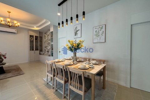 House in Pattaya, Thailand 3 bedrooms № 201865 - photo 9