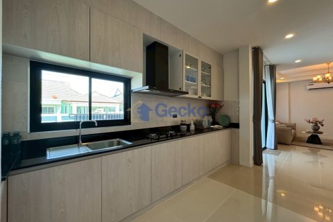 House in Pattaya, Thailand 3 bedrooms № 201865 - photo 16