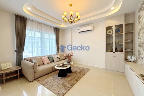 House in Pattaya, Thailand 3 bedrooms № 201865 - photo 4