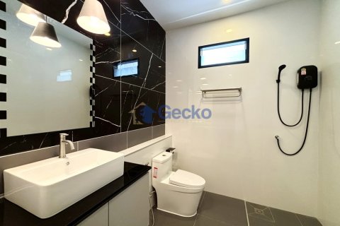 House in Pattaya, Thailand 3 bedrooms № 201865 - photo 21