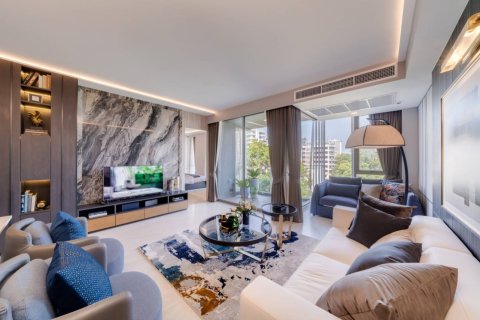 Condo in Bangkok, Thailand, 3 bedrooms  № 181197 - photo 1