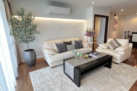Condo in Bangkok, Thailand, 2 bedrooms  № 181194 - photo 2