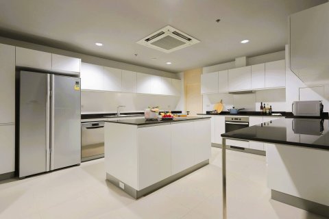 Apartment in Bangkok, Thailand 3 bedrooms № 181193 - photo 5