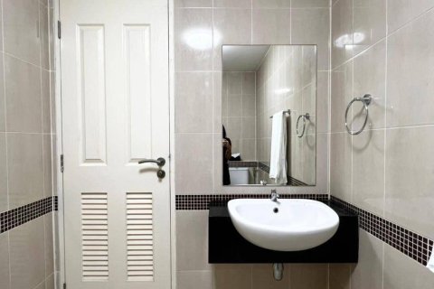House in Pattaya, Thailand 3 bedrooms № 204550 - photo 13