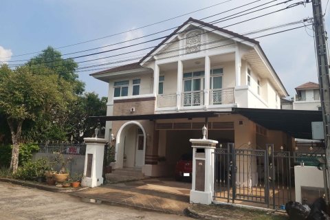 Дом в Лат Пхрау, Бангкок, Таиланд с 3 спальнями  № 164421