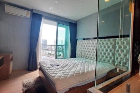 Condo in Bangkok, Thailand, 1 bedroom  № 172921 - photo 3