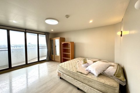 Condo à Suan Luang, Bangkok, Thaïlande, 3 chambres  № 163627 - photo 2