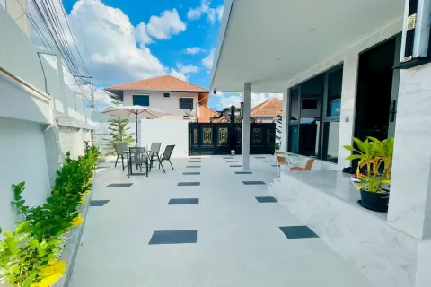 Casa de 6 dormitorios en Pattaya, Tailandia № 211463 - foto 16