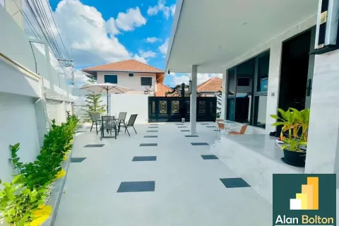 Casa de 6 dormitorios en Pattaya, Tailandia № 211463 - foto 5