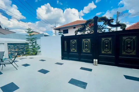 Casa de 6 dormitorios en Pattaya, Tailandia № 211463 - foto 15